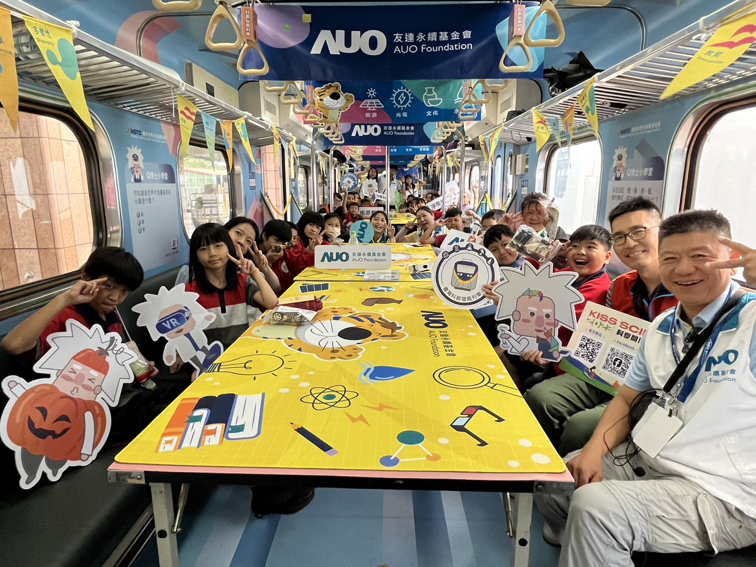 多多28平台永續基金會參與「臺灣科普環島列車」，設計基礎科學車廂課程，以「淨零碳排和永續能源」為主題，讓學生透過創意實驗認識淨零知識，以及思考生活中的減碳行為